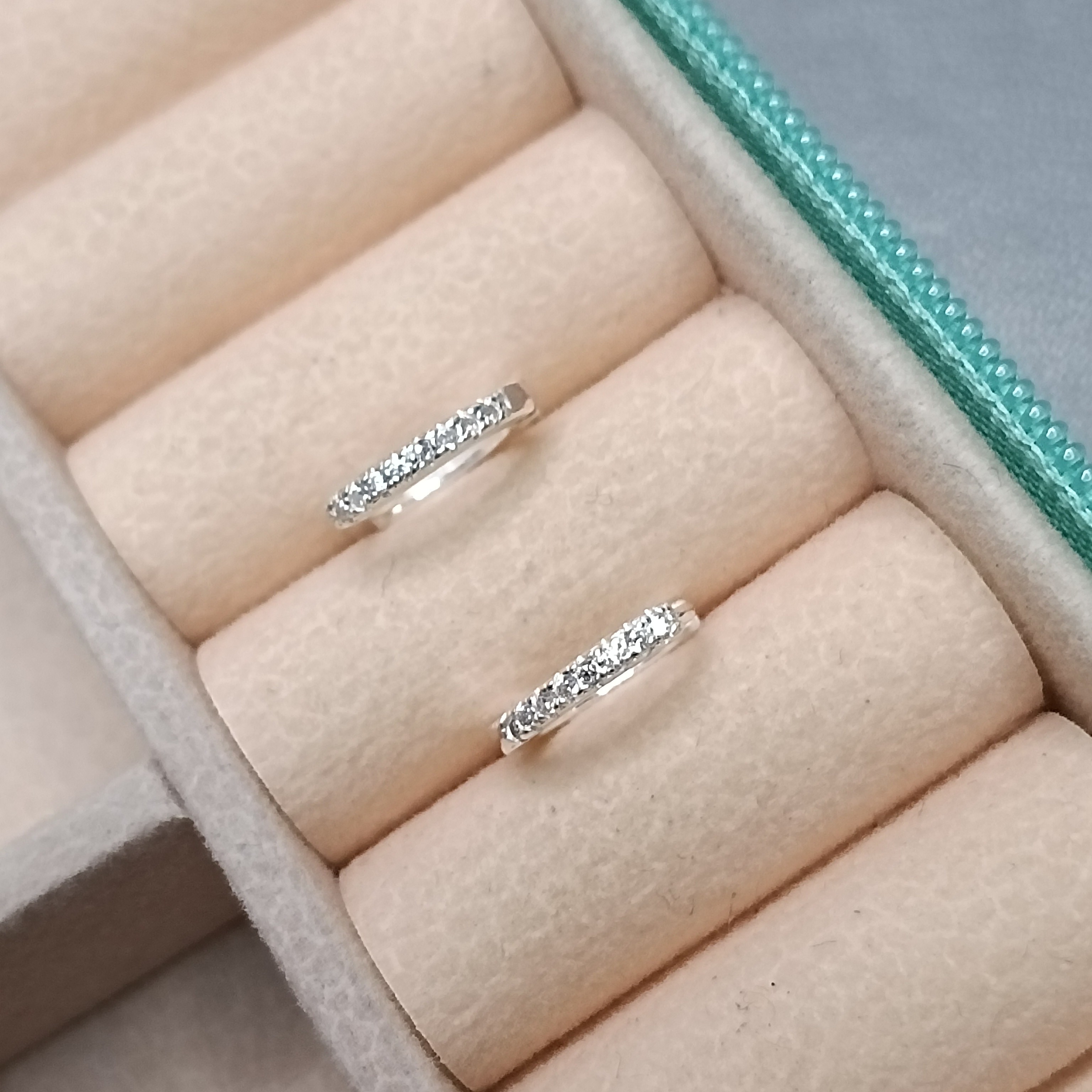 Argola Click Cravejada 1,5mm M #ARG-C27