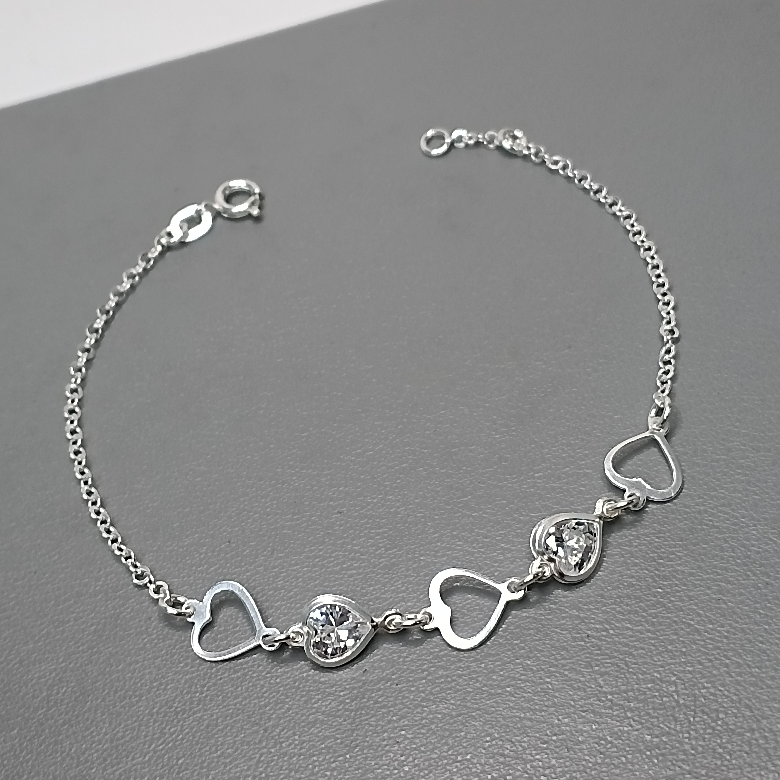 Pulseira 2 Zirconias Coração 3 Corações Vazados Intercalado Meio #PU-54