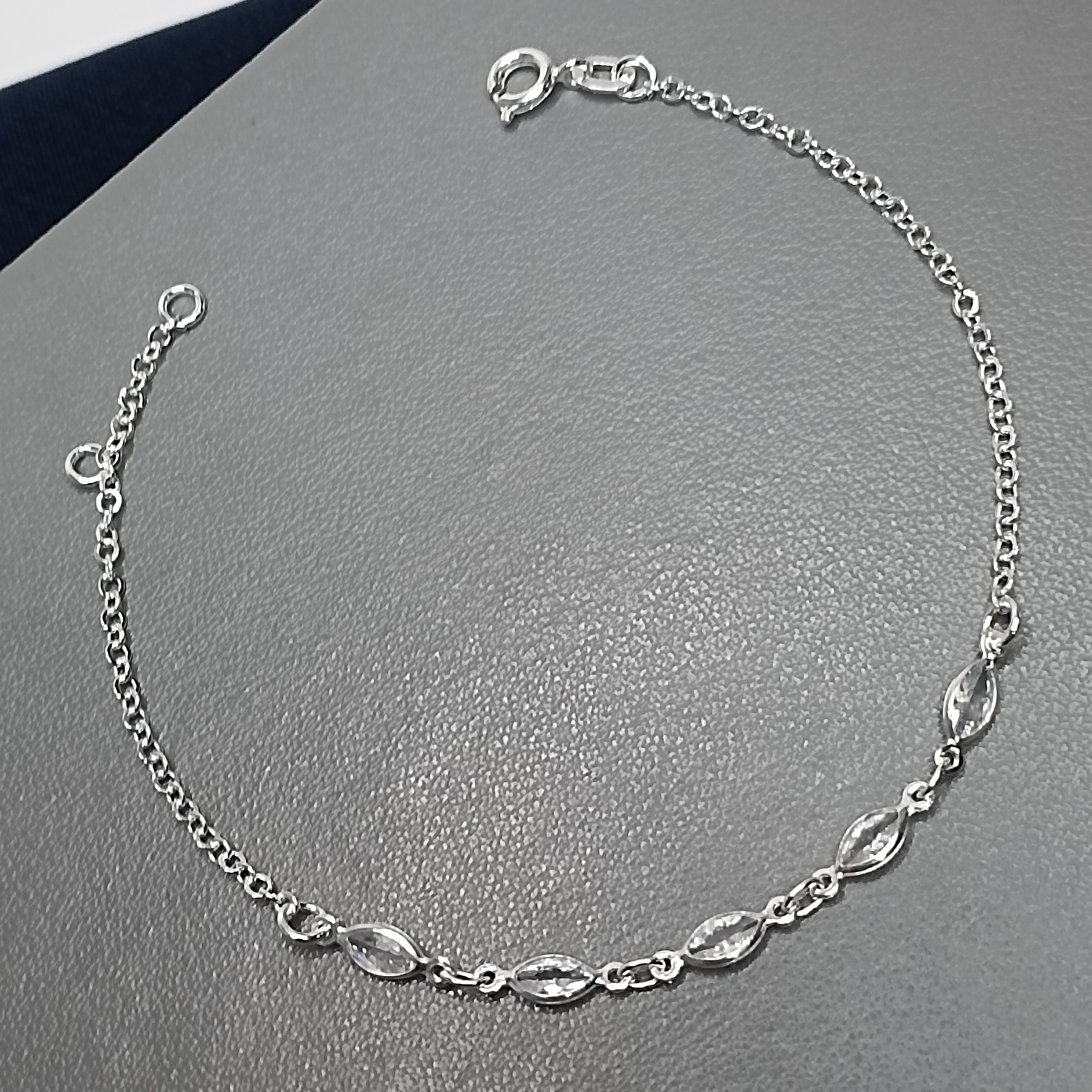 Pulseira 5 Zirconias Navete Meio #MD1