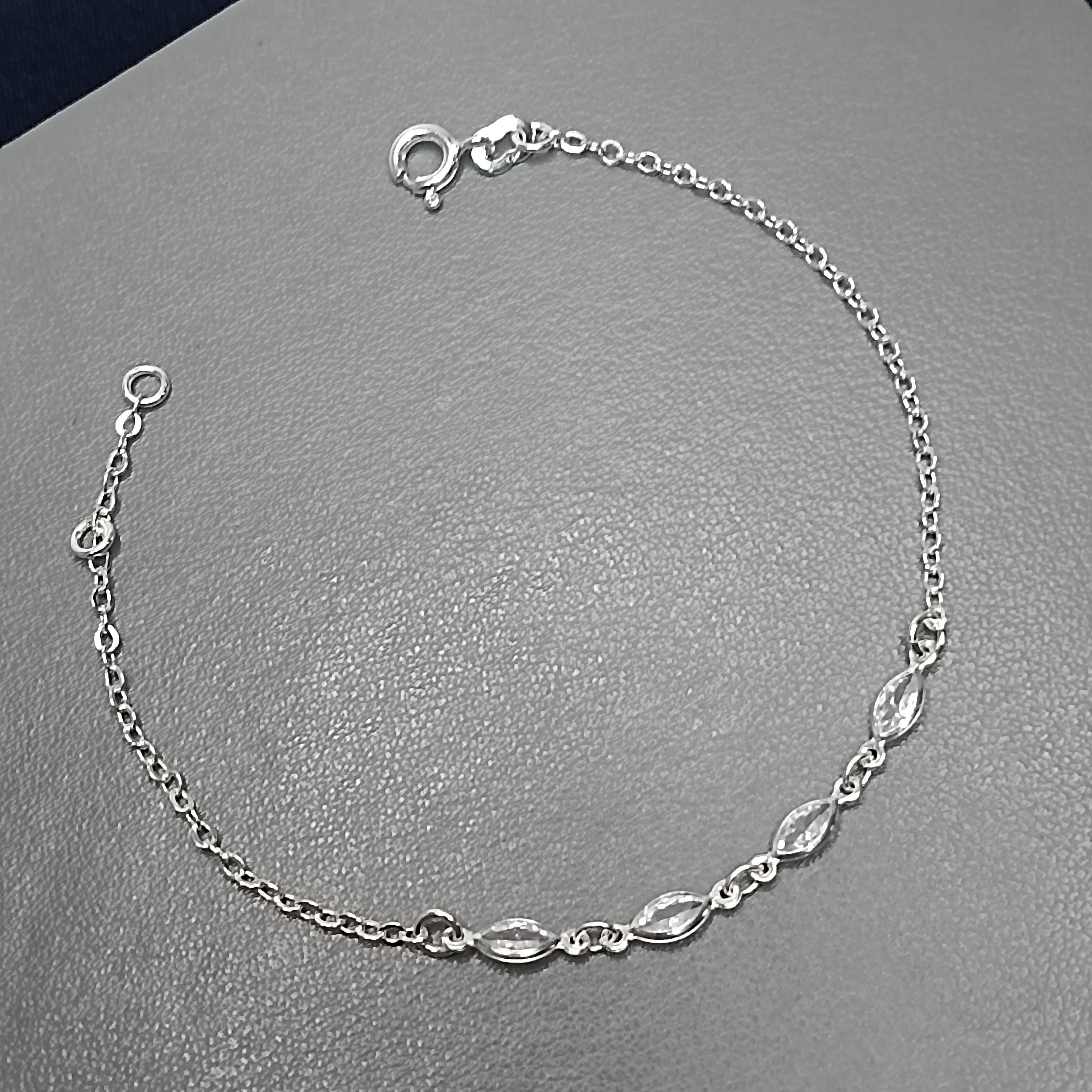 Pulseira 4 Zirconias Navete Meio #PU-48