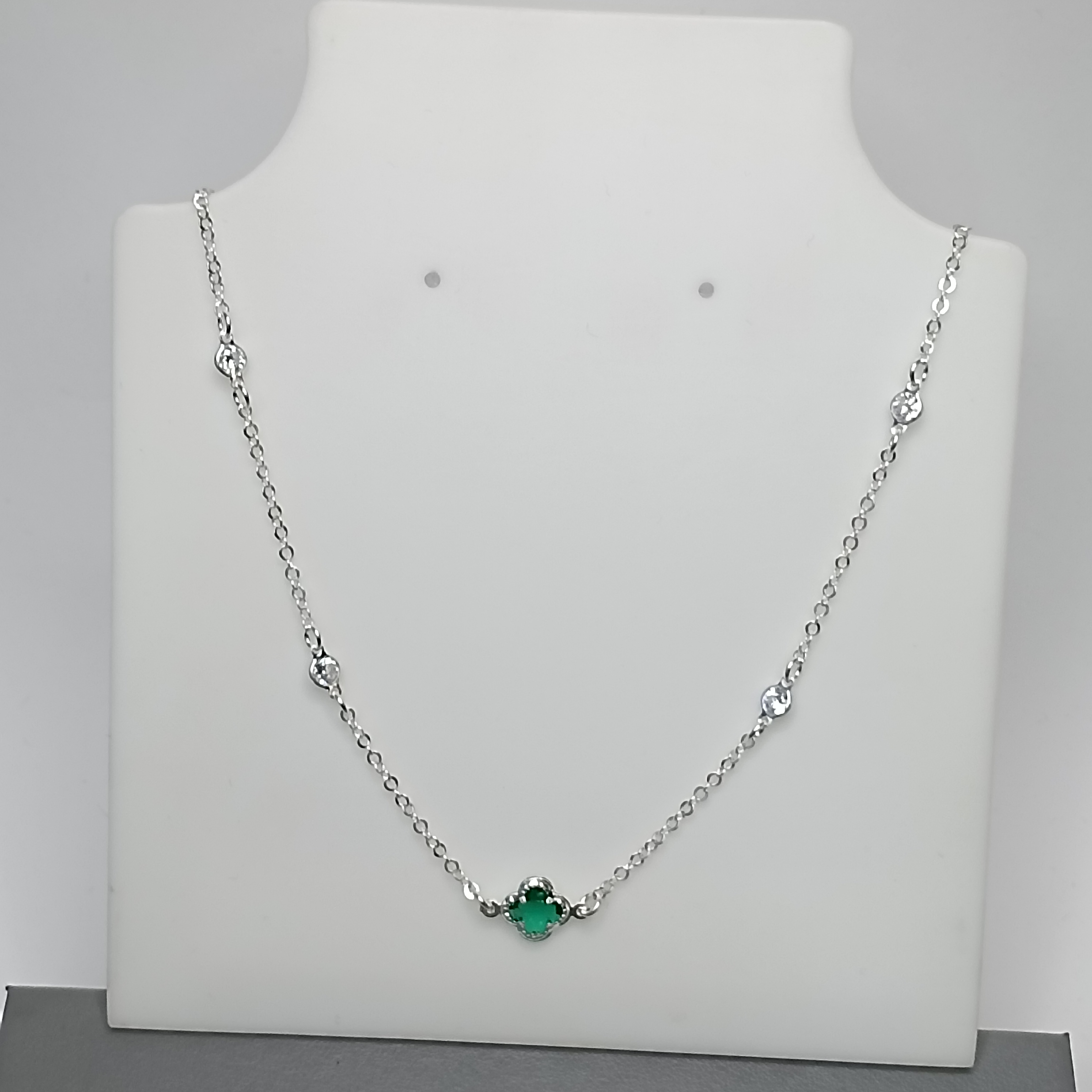 Gargantilha Trevo Pequeno Verde Lapidado Meio 4 Zirconia Fio 45cm #MD