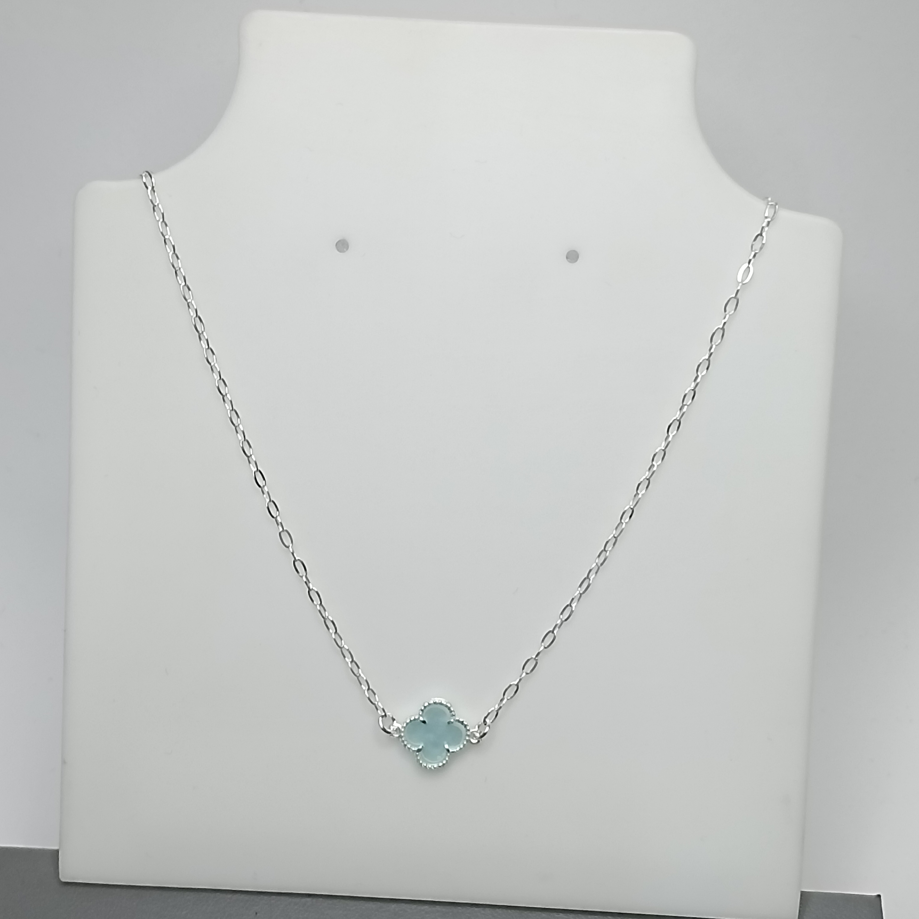 Gargantilha Trevo Azul Perola Meio 45cm #MD