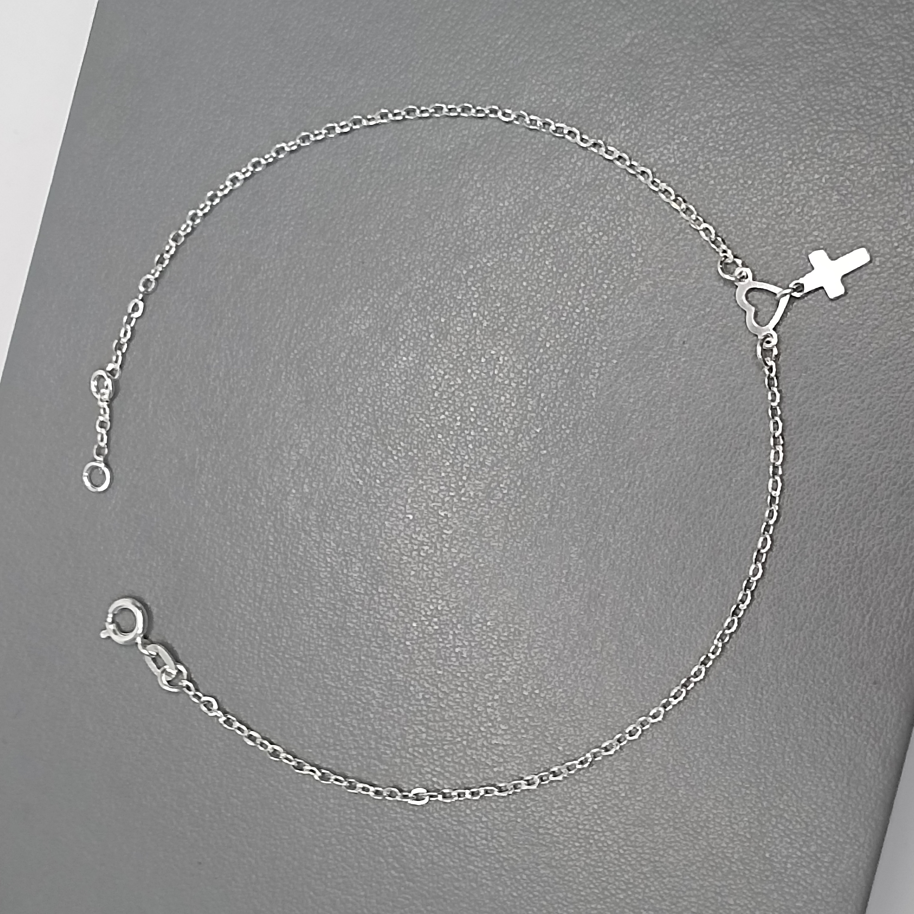 Tornozeleira Coração Vazado Meio Com Cruz Pendente #MD