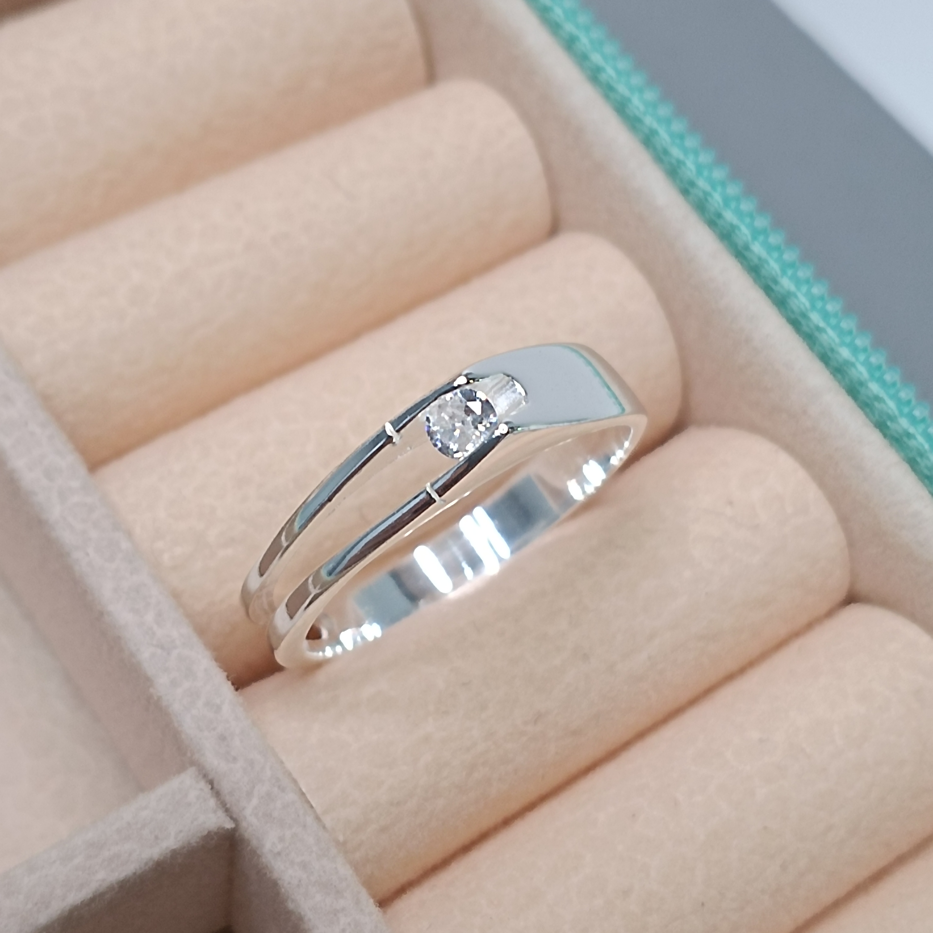 Anel Tipo Chapa Vazada Com Zirconia Canto #ANI-47 (Ref:0722)