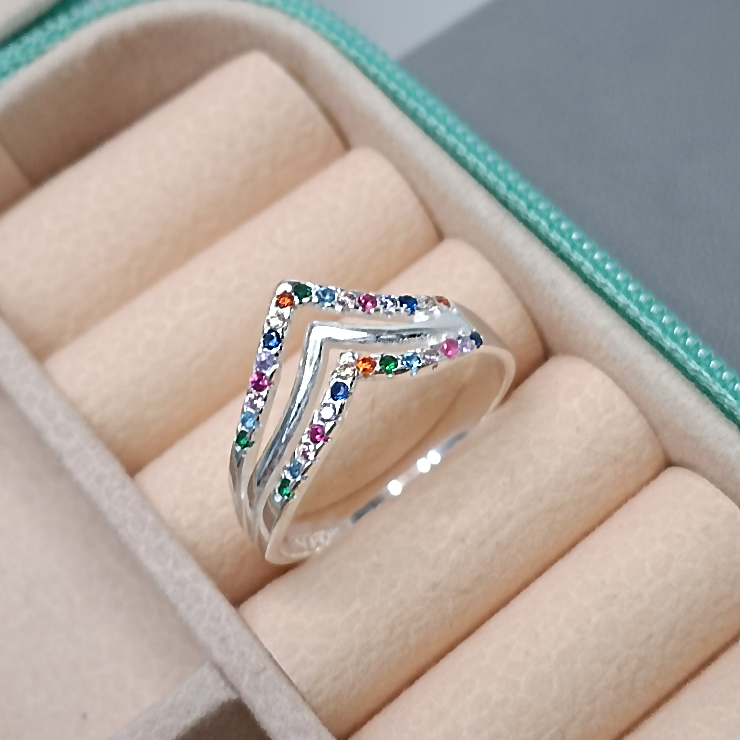 Anel Tri V 2 Fios Zirconia Color 1 Fio liso #ANI-01 (Ref:2327)