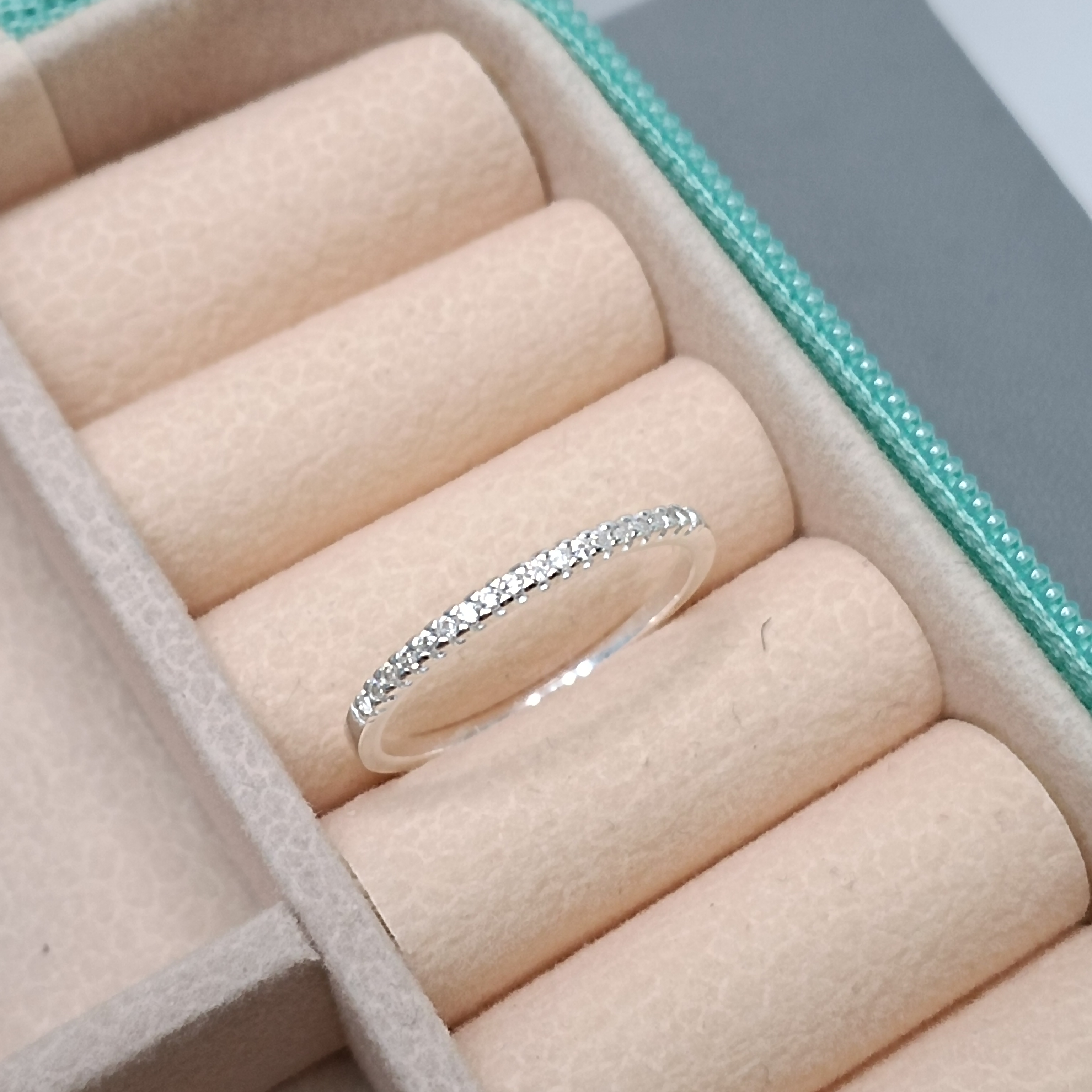 Meia Aliança Cravejada 18 Zirconia #ANI-55 (Ref:2355)