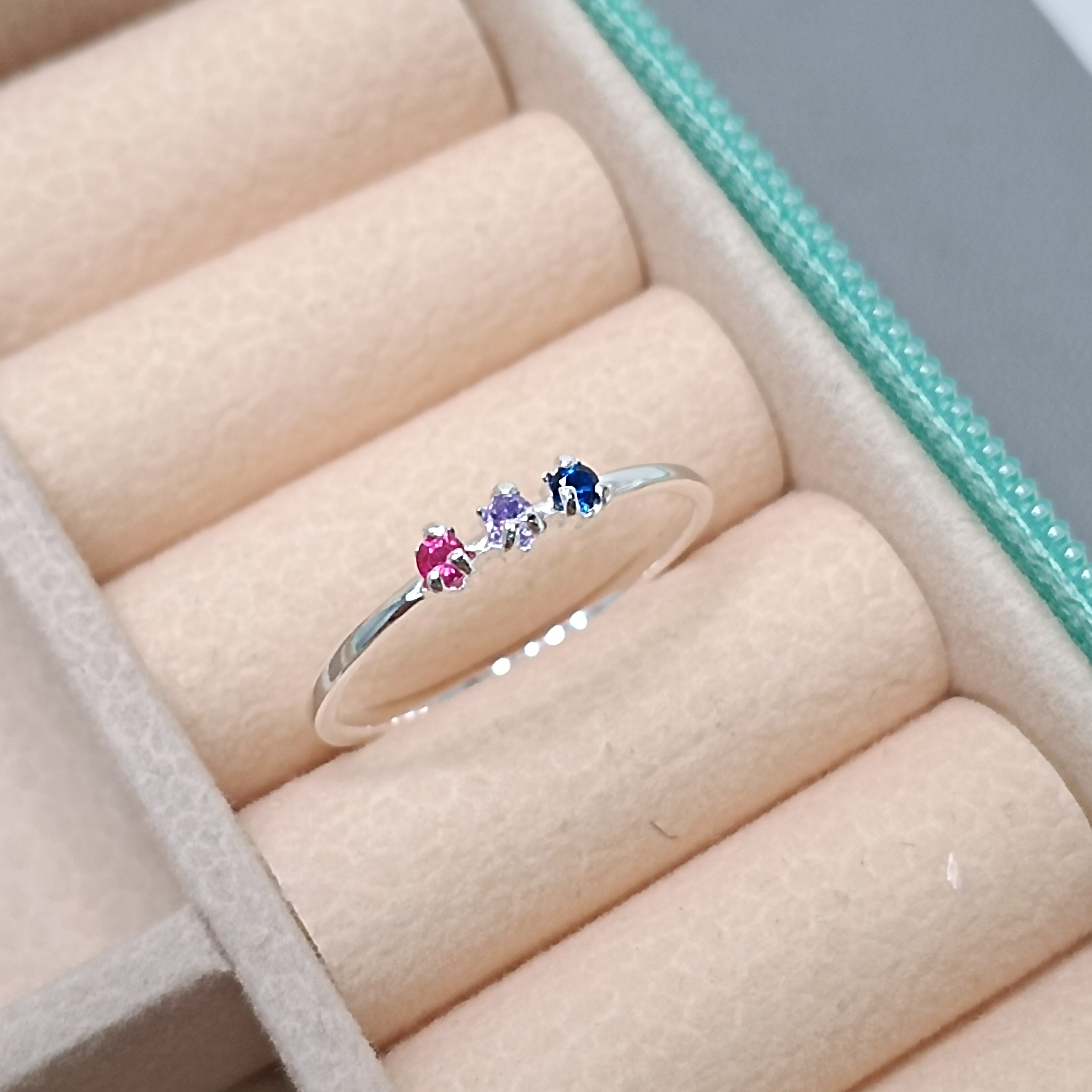 Anel 3 Zirconias Pequena Color ALR #ANI-45 (Ref:2279)