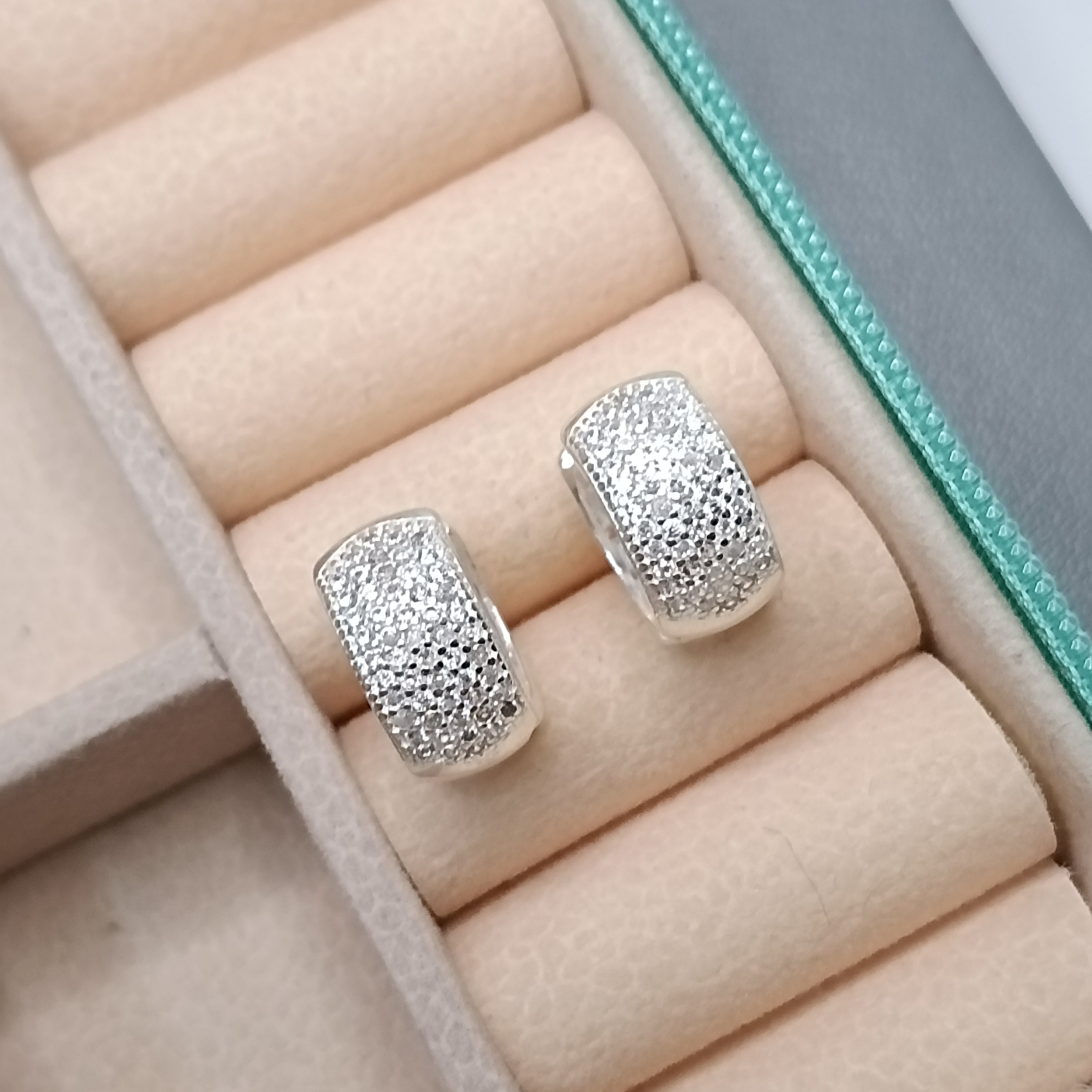 Brinco Argola Click Larga Cravejada G #ARG-C40