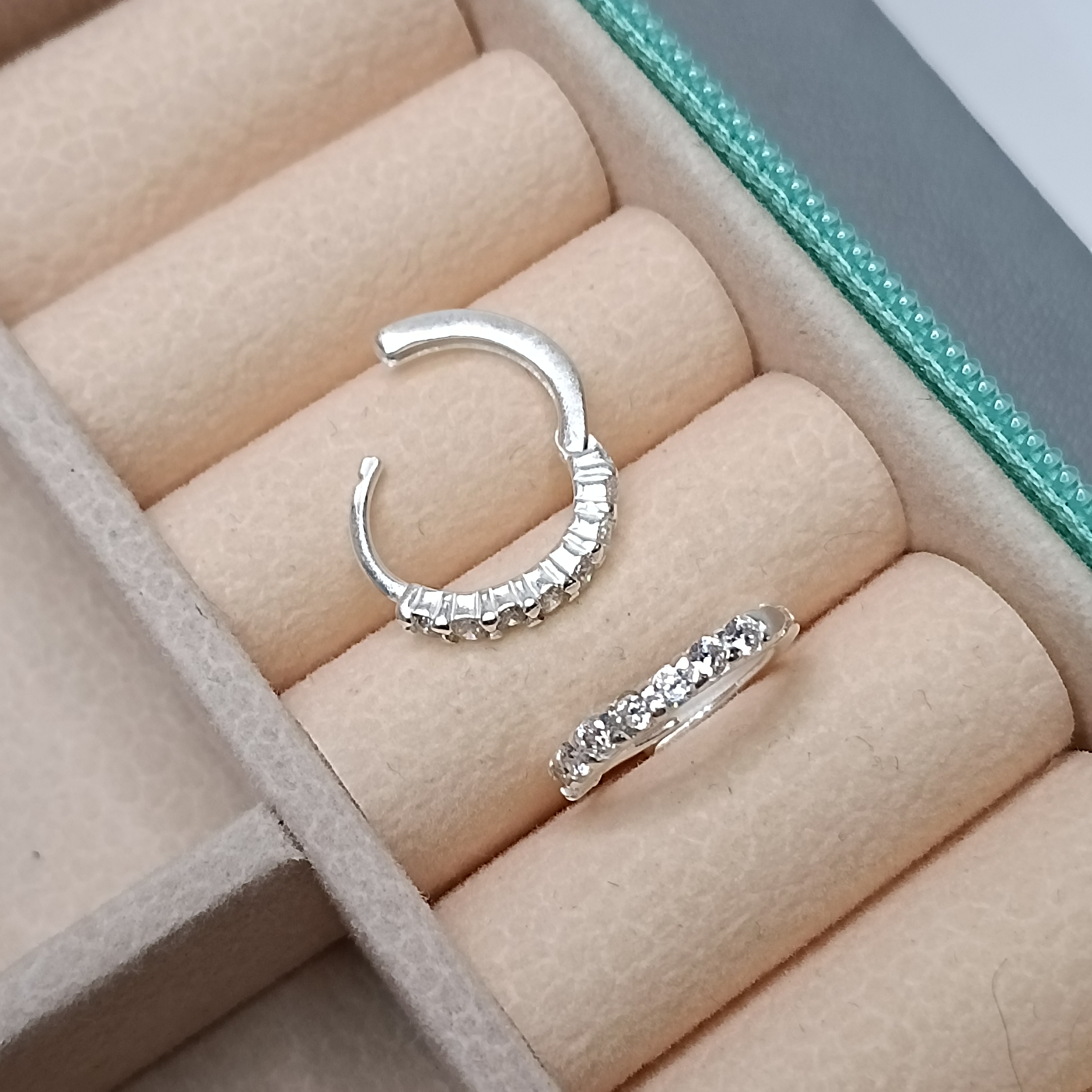 Brinco Argola Click Cravejada 4 Garra 2mm G #ARG-C38