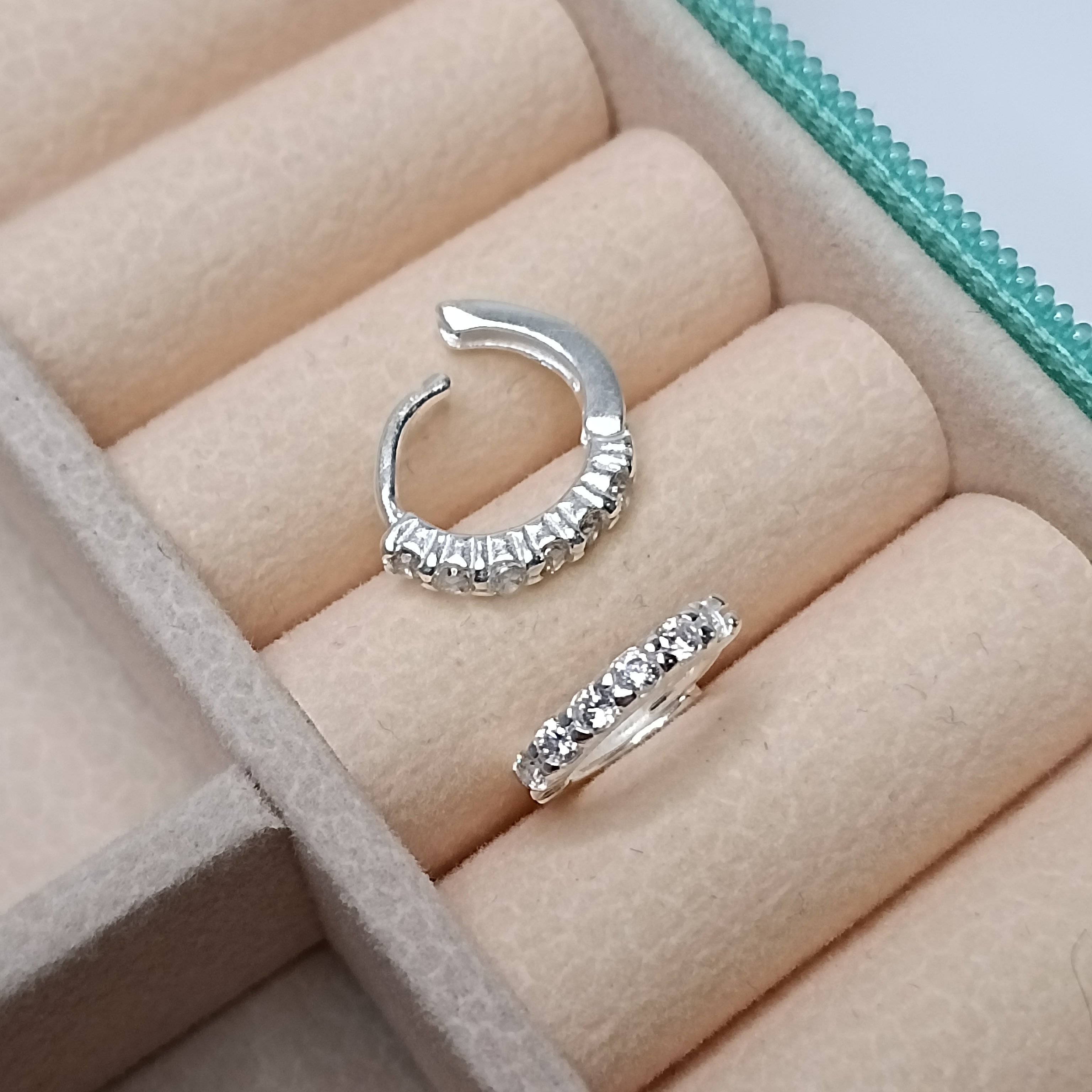 Brinco Argola Click Cravejada 4 Garra 2mm M #ARG-C37