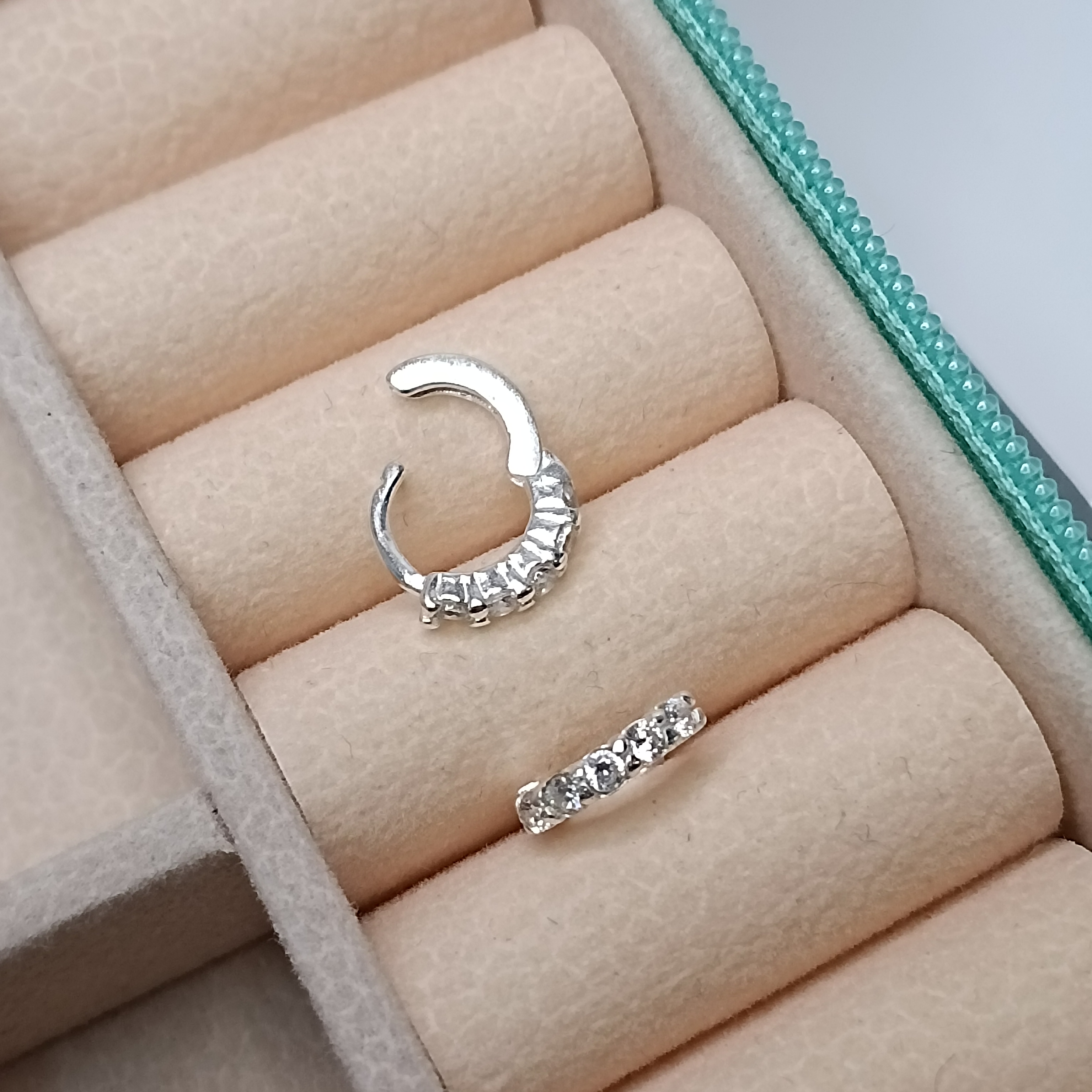 Brinco Argola Click Cravejada 4 Garra 2mm P #ARG-C36