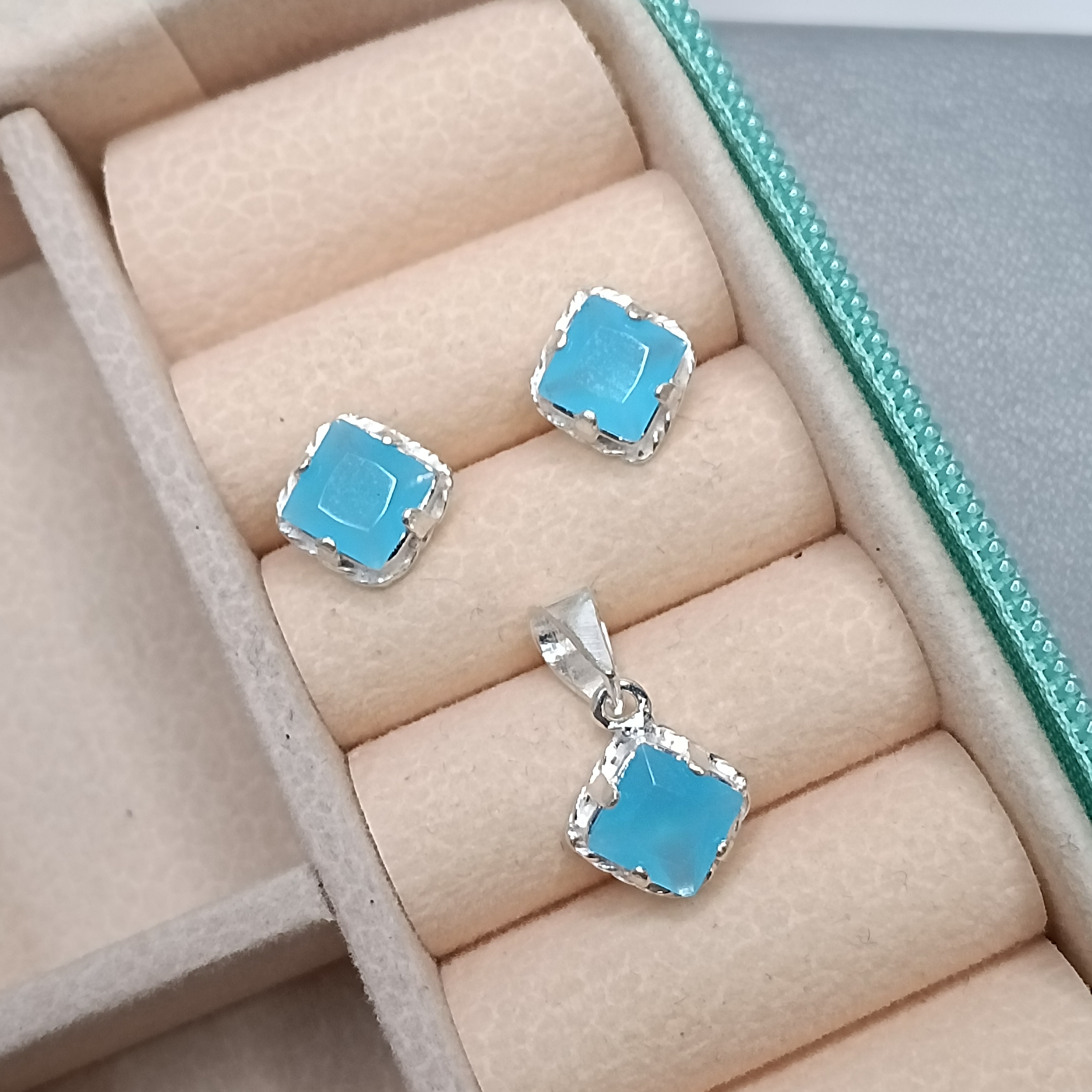 Conjunto Zirconia Quadrada Azul Leitoso CXA 6mm