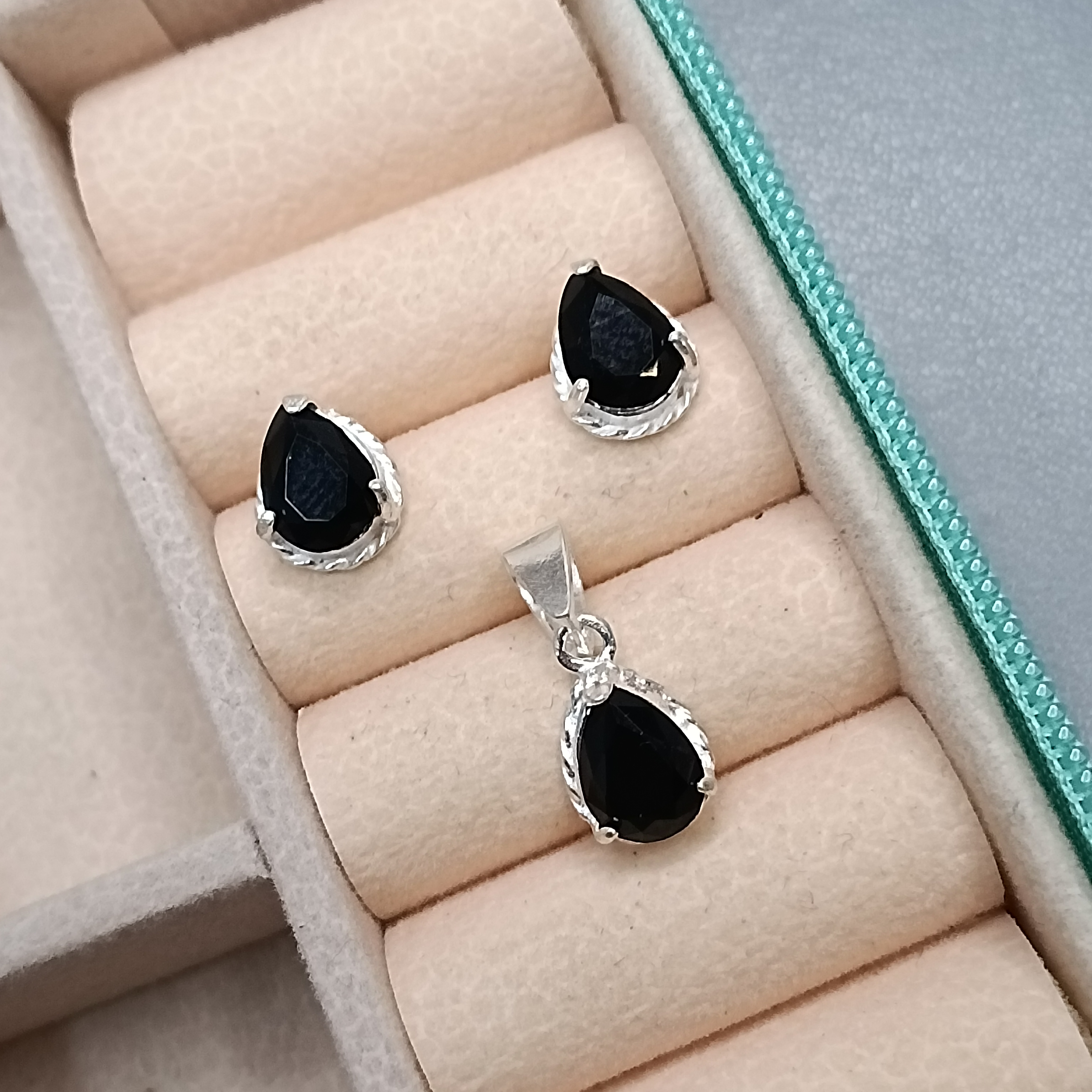 Conjunto Zirconia Gota Preta CXA 8mm #MD-CJ45