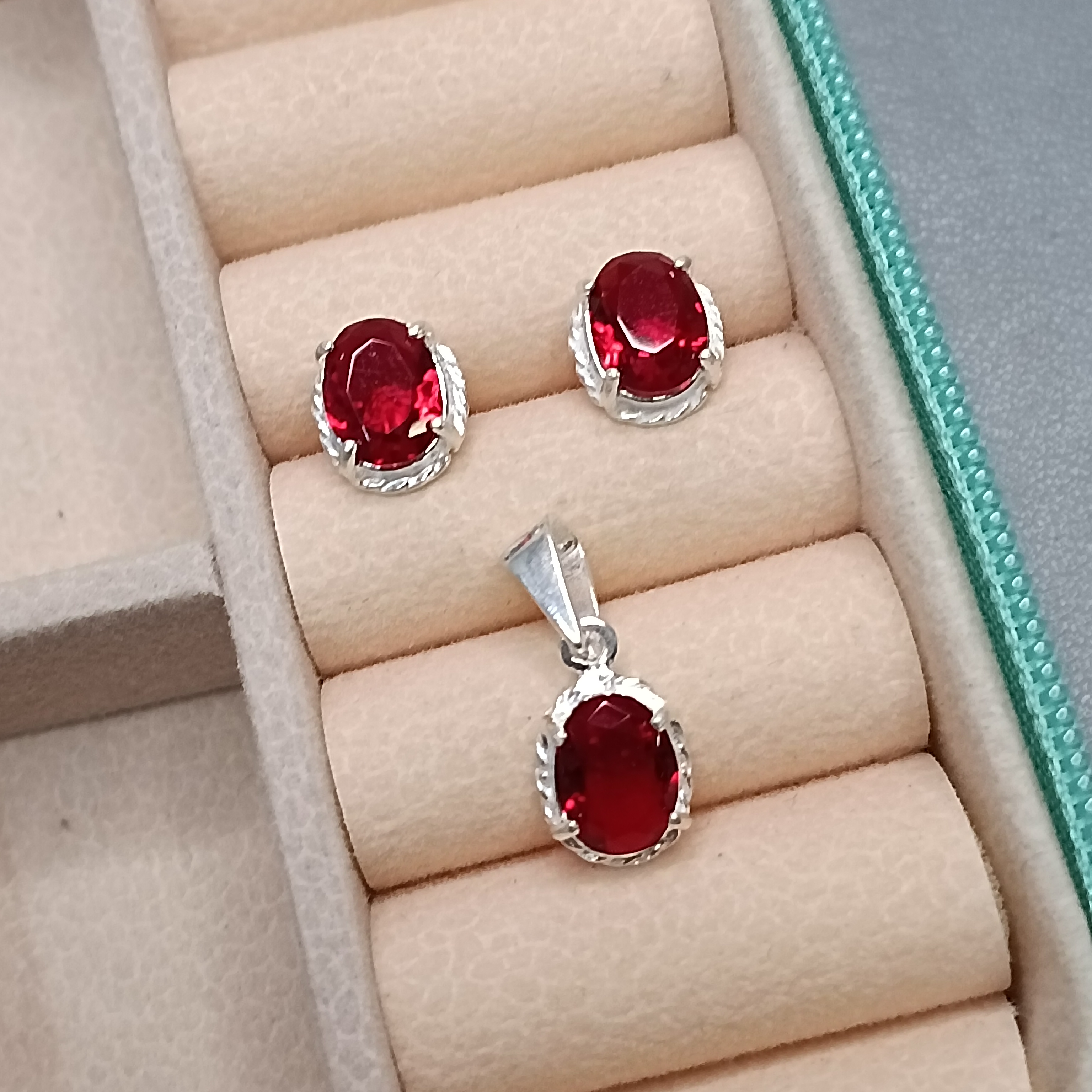 Conjunto Zirconia Oval Vermelha CXA 8mm #MD-CJ12