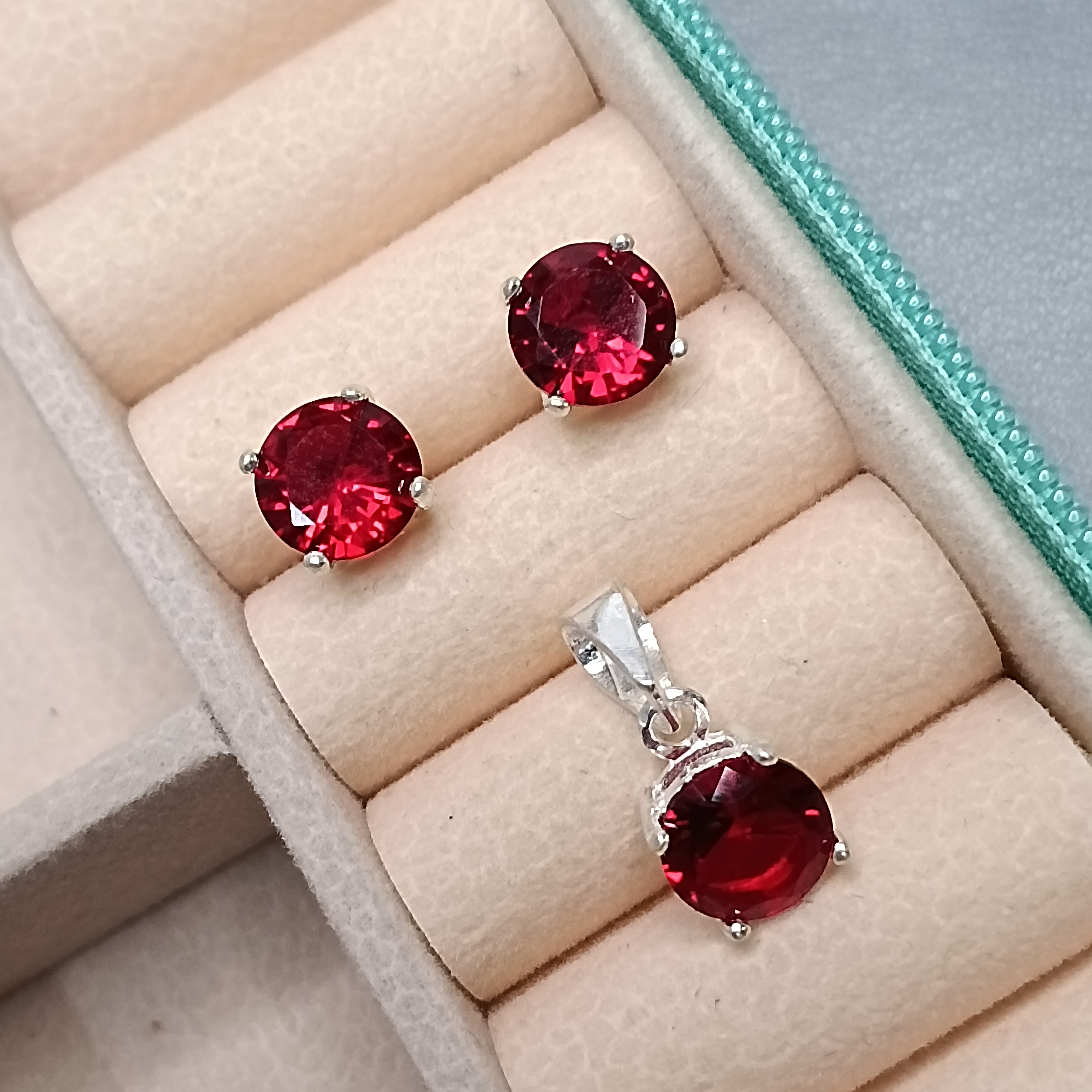 Conjunto Zirconia Redonda Vermelha CXA 8mm #MD-CJ19