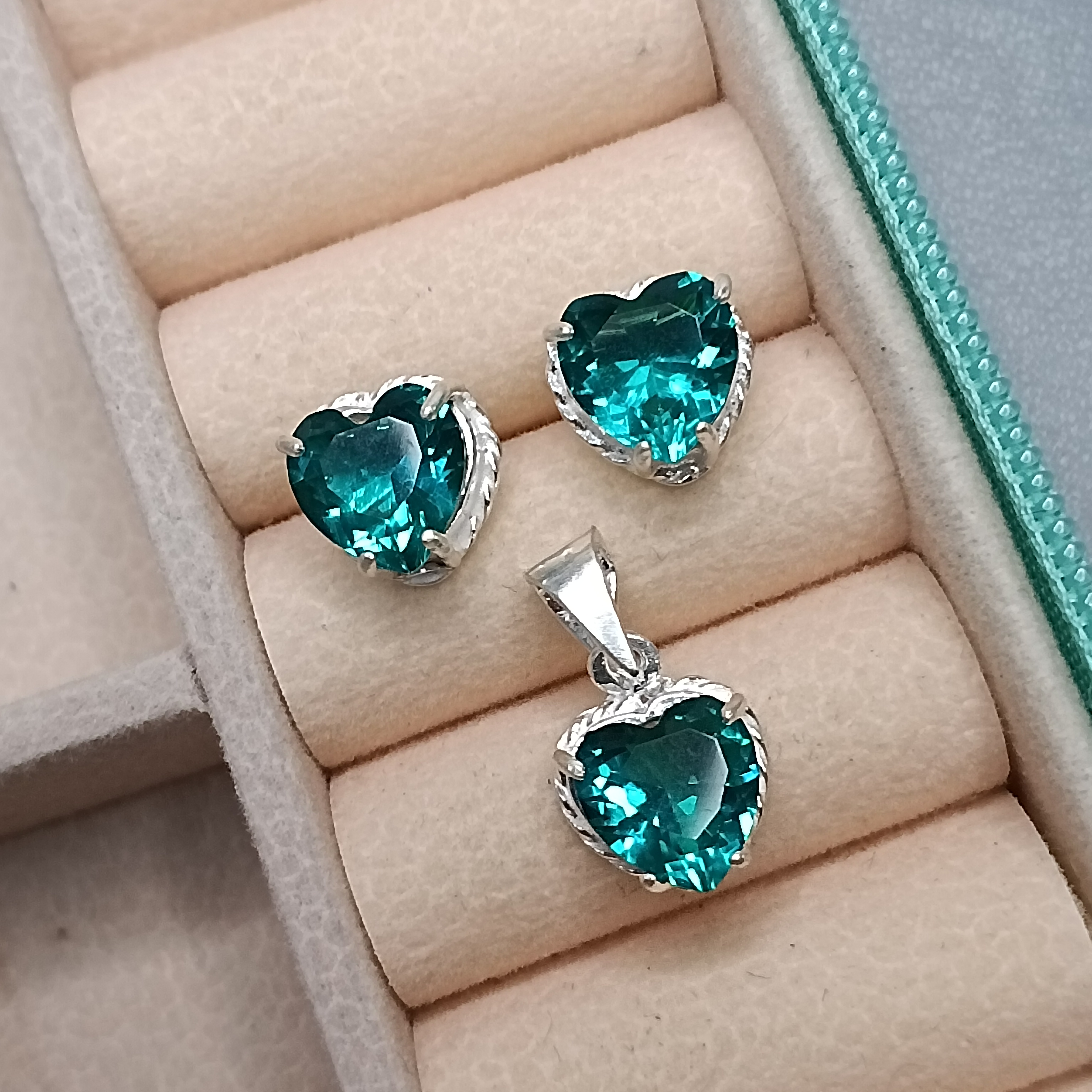 Conjunto Zirconia Coração Verde Água CXA 8mm #MD-CJ26
