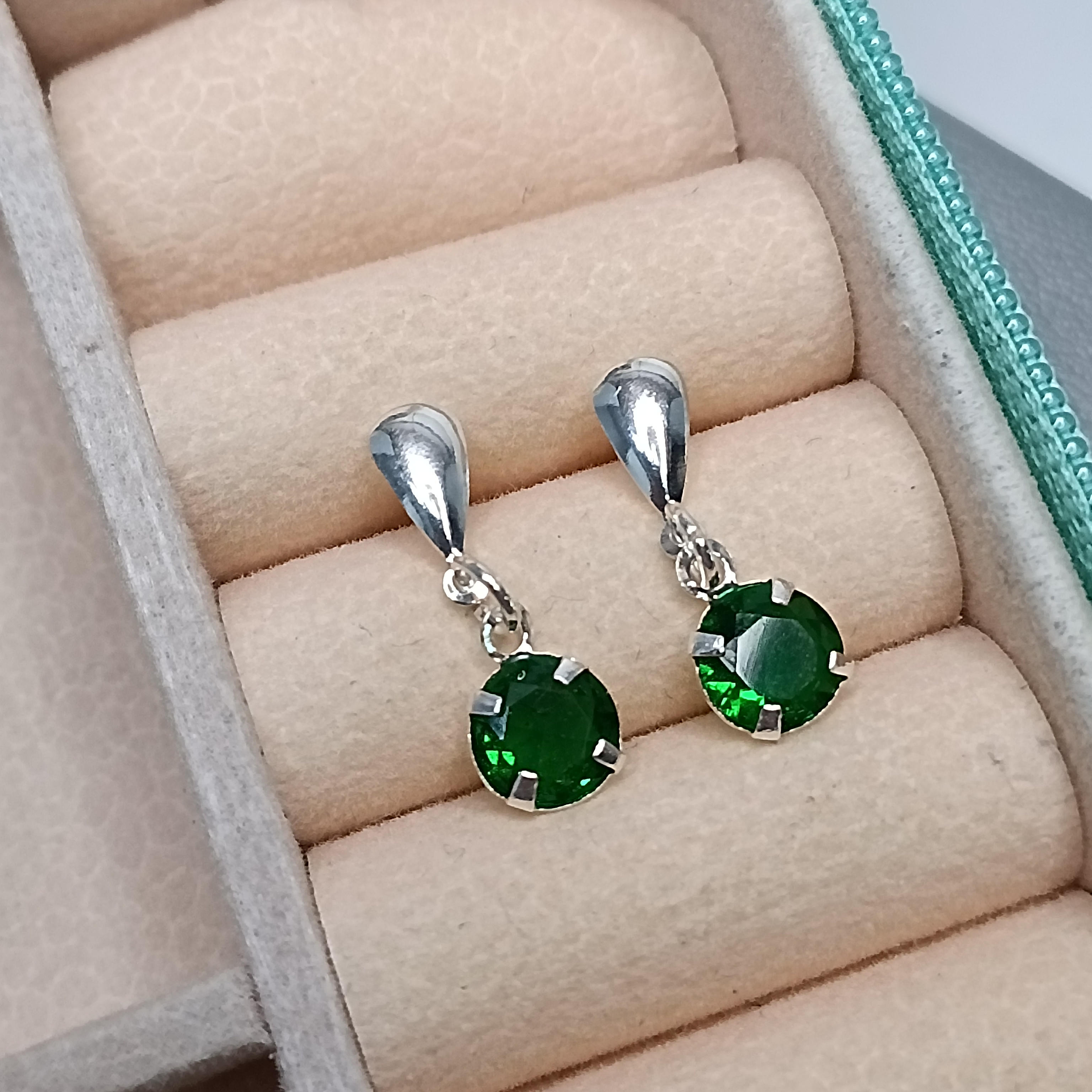 Brinco Zirconia Verde Pendente 6mm
