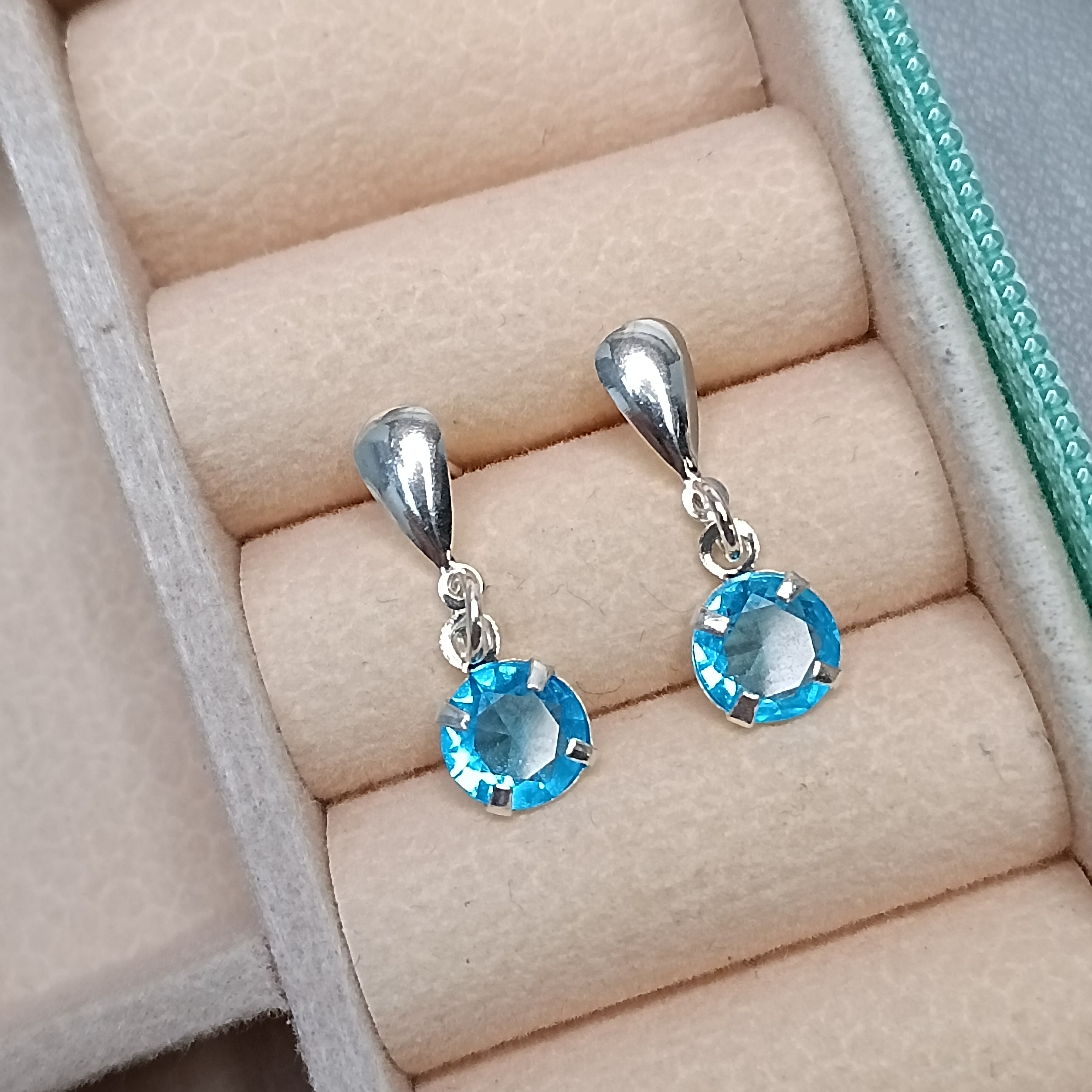 Brinco Zirconia Azul Pendente 6mm