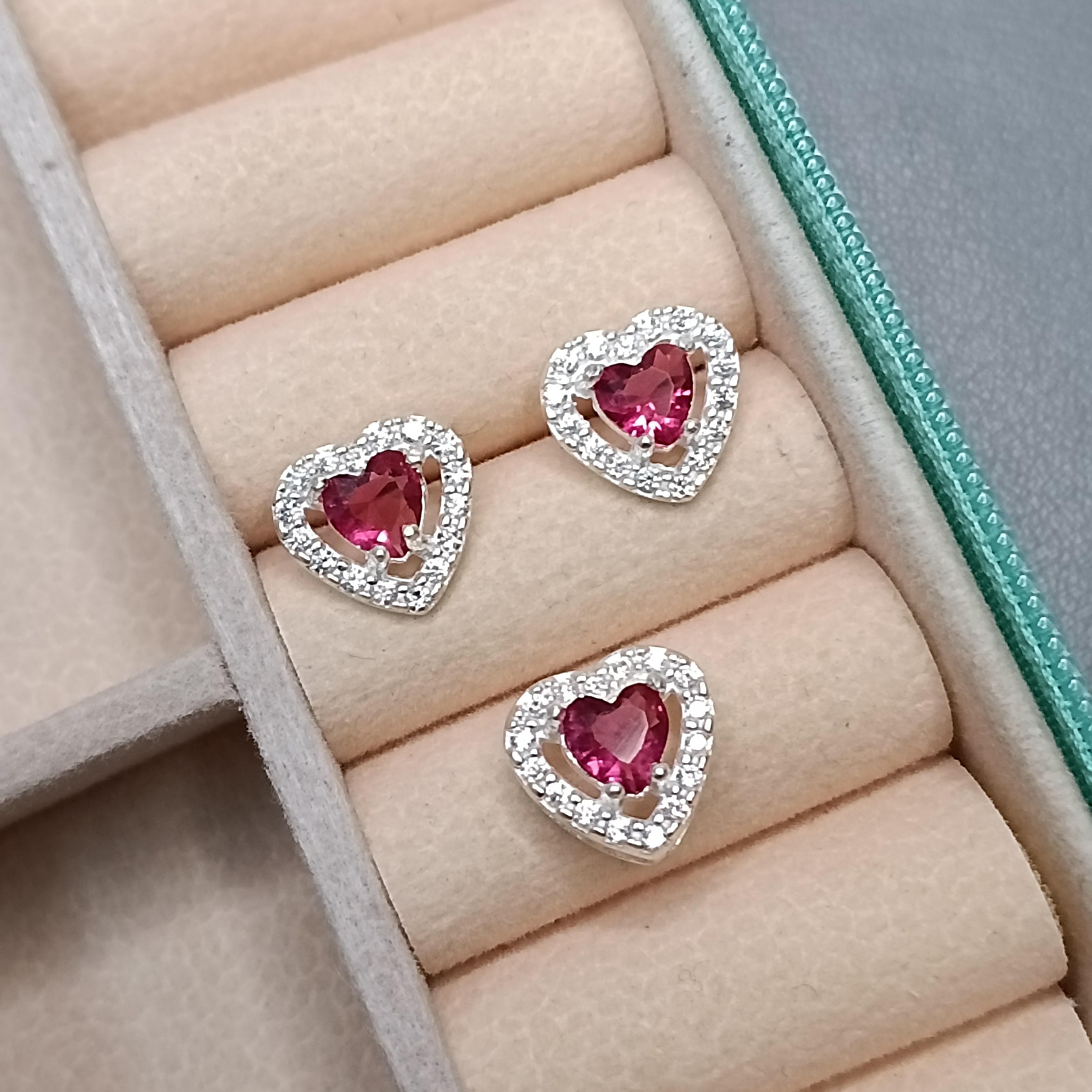 Conjunto Zirconia Coração Pink Borda Cravejada