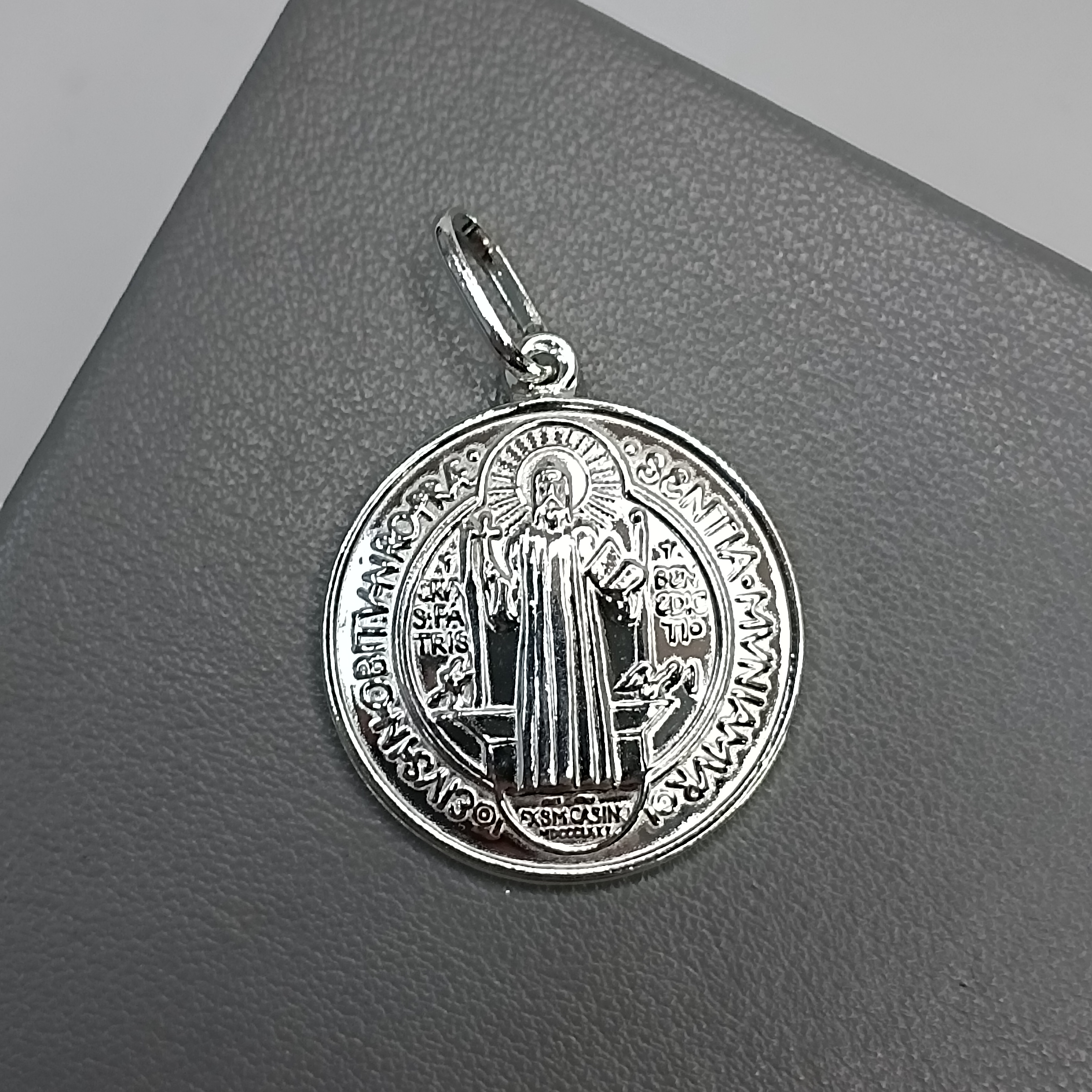 Pingente Medalha Redonda São Bento Frente E Verso 2,5cm