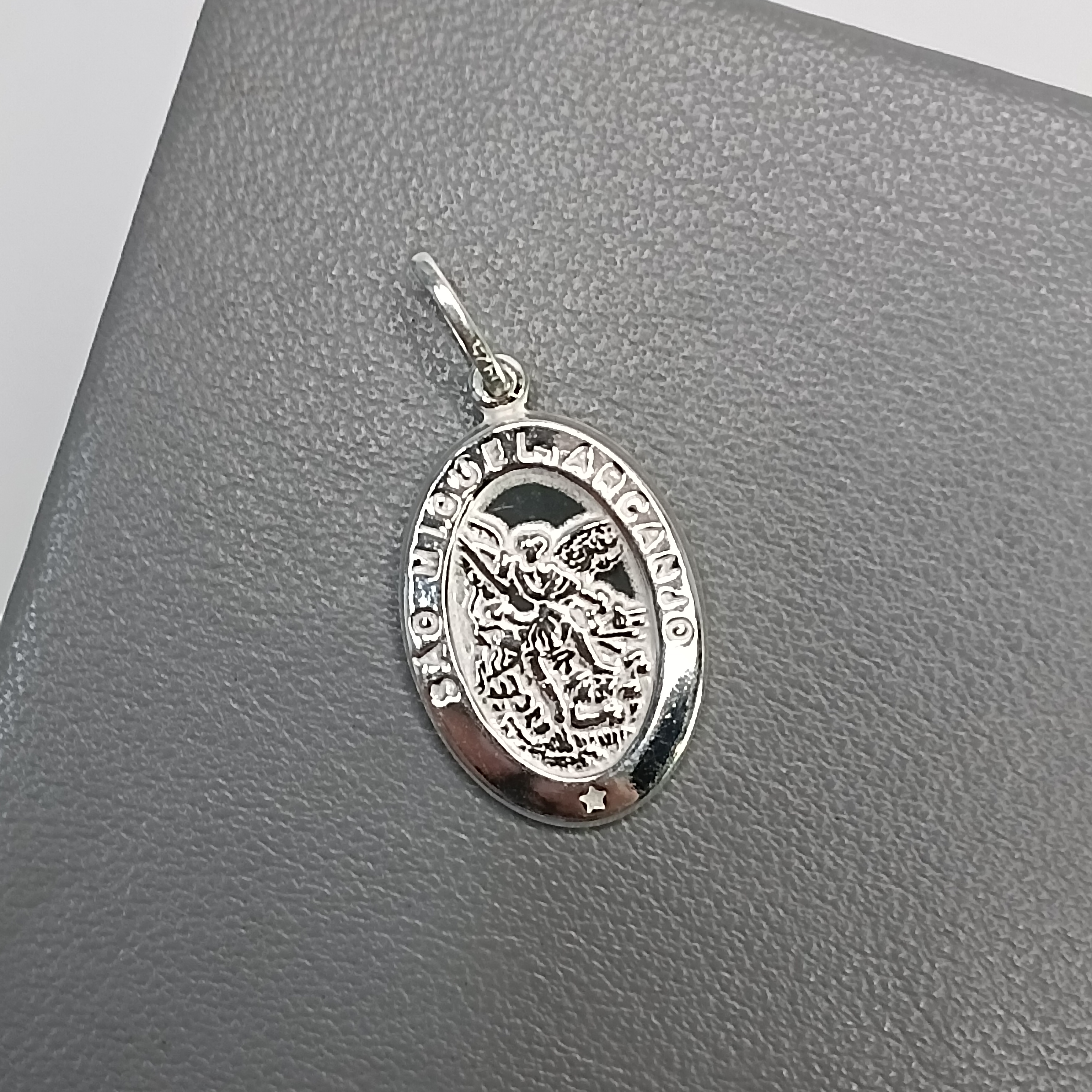 Pingente Medalha Oval São Miguel Arcanjo 1,5cm